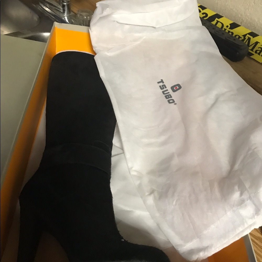 New Tsubo  boots size 6